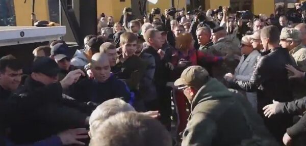 Акция сторонников Саакашвили в Одессе началась с потасовки