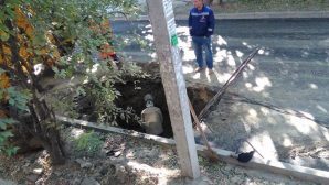 Из-за двойного прорыва труб в центре Ростова раскопали новый асфальт