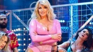 «Как Мадонна» — Волочкова опозорилась в Сети фото в розовом боди и дырявых колготках