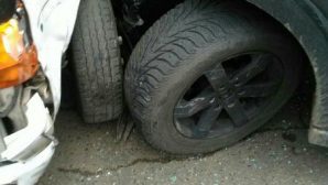 Массовое ДТП в Чите: два грузовика раздавили внедорожник