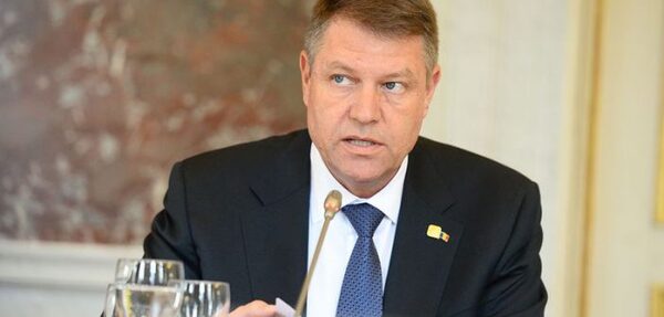 МИД: Украина разочарована отменой визита президента Румынии