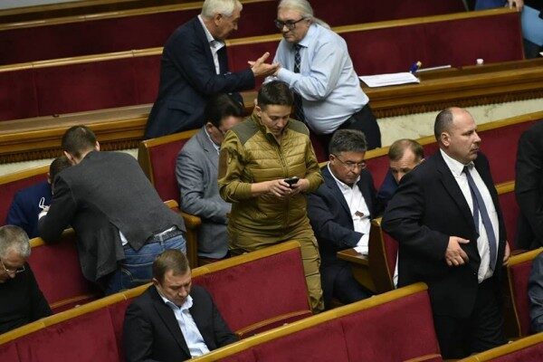 Надежда Савченко явилась на заседание в Раду в камуфляже