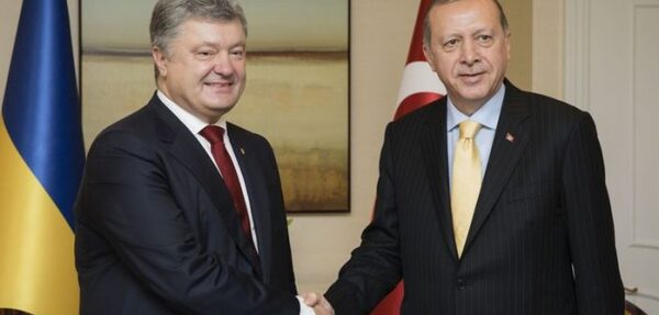 Порошенко обсудил с Эрдоганом углубление стратегического партнерства