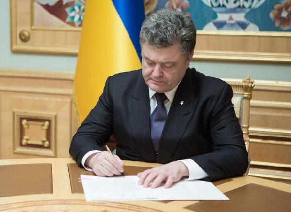 Порошенко подписал себе приговор, поставив подпись под новым законом Украины
