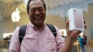 Продажи нового iPhone 8 провалились по всему миру