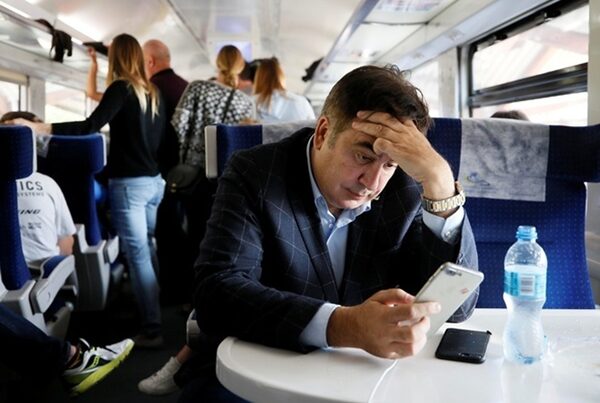 «Укрзализныця» возвратила деньги пассажирам «поезда Саакашвили»
