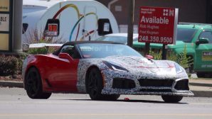 В Сети появились шпионские фото интерьера Chevrolet Corvette ZR1?