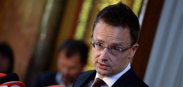 Глава МИД Венгрии пригрозил Украине санкциями ЕС из-за закона об образовании