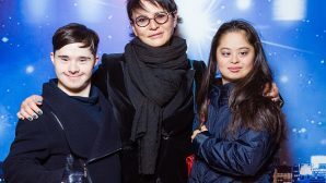 Ирина Хакамада с дочерью и ее женихом посетила премьеру мюзикла «Привидение»
