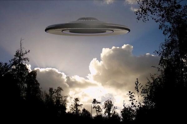 Огромный НЛО разрастается в небе над Няганью на глазах у очевидцев – уфологи