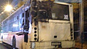 Пассажирский автобус № 22 сгорел на Ларина в Ростове