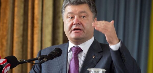 Порошенко вернул в Раду с поправкой закон об особом статусе Донбасса