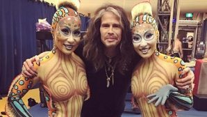 Стивен Тайлер из Aerosmith познакомился с «гуттаперчевыми» девочками из Бурятии?