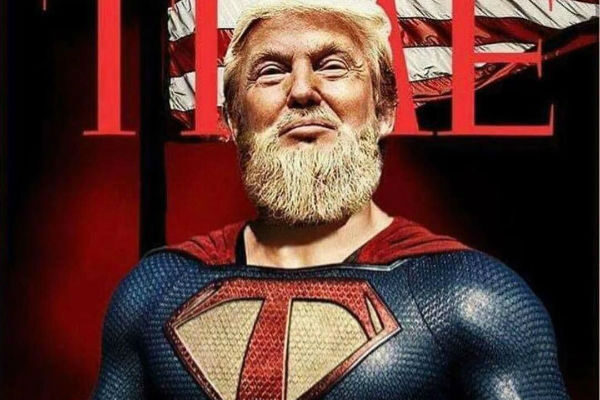 Сын Трампа «примерил» на отца костюм Супермена