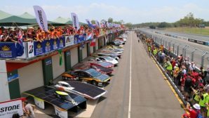В Австралии начались первые в истории гонки автомобилей на солнечных батареях