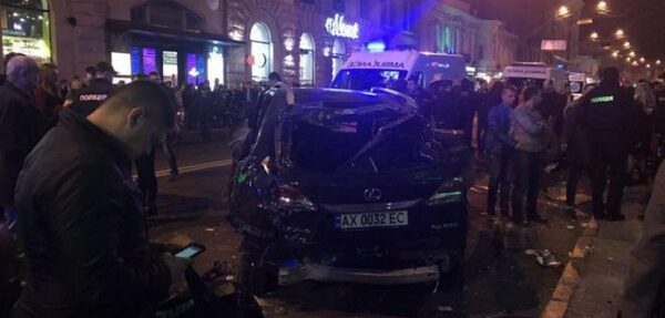 В Харькове Lexus вылетел на тротуар: пять человек погибли, – СМИ