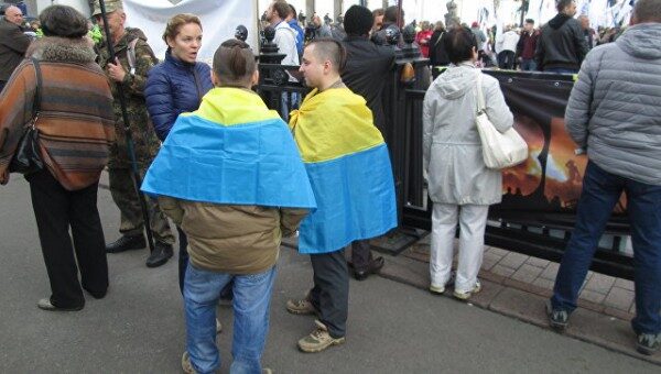 В Киеве у Рады собралось созванное Саакашвили вече