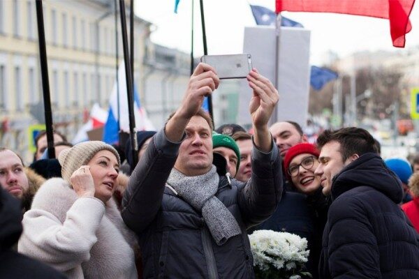 В России стартовали акции за допуск Навального к выборам