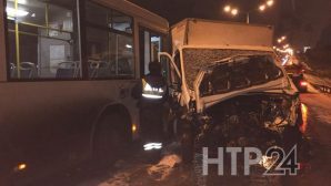 В Татарстане произошла массовая авария с участием 4 автобусов, 4 легковушек и 2 грузовиков
