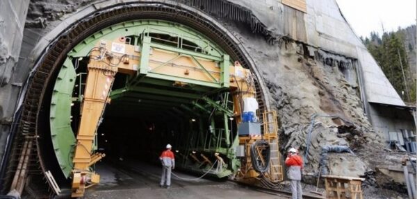 Завершено строительство Бескидского тоннеля