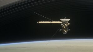 Зонд Cassini нашел «кирпичики жизни» в кольцах Сатурна