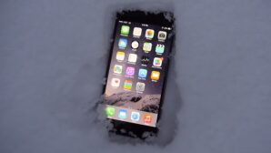 Apple признала, что iPhone X не сможет работать русской зимой