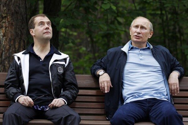 Бизнесмены жалуются Путину на Медведева из-за новых налогов