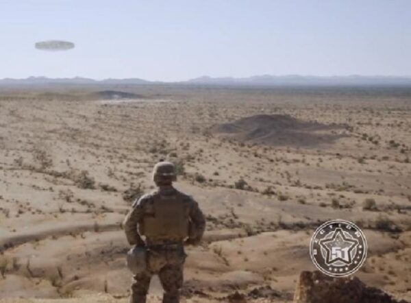 Гигантский корабль пришельцев в пустыне Аризоны сняли на видео американские морпехи
