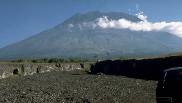 Извержение вулкана на острове Бали привело к отмене ряда авиарейсов