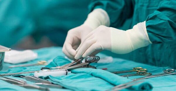 Краснодарский хирург опубликовал шокирующее фото пациентки под наркозом, спровоцировав скандал