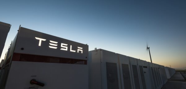 Маск установил в Австралии самую большую в мире батарейную систему