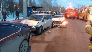 Массовое ДТП в Омске: там столкнулись 6 автомобилей