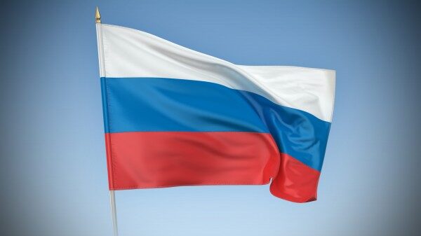 На административных зданиях МВД в Луганске появились российские флаги