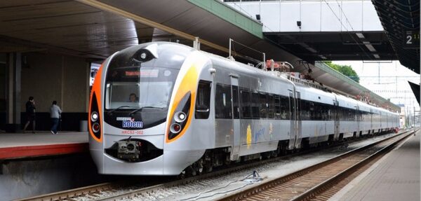 Поезд «Киев-Перемышль» попал в ДТП с экскаватором в Польше