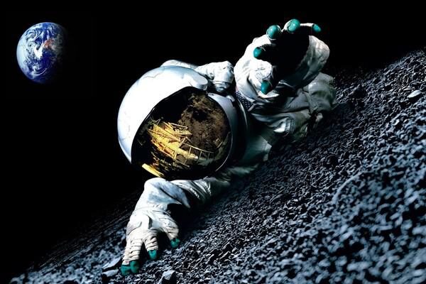 Присутствие пришельцев на Луне отразилось в козырьке астронавта Аполлон