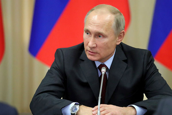 Путин призвал жителей быть настойчивыми в работе с депутатами