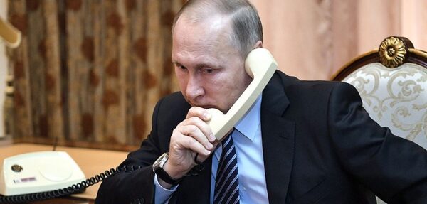 Путин провел телефонный разговор с Захарченко и Плотницким