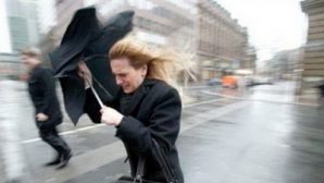 Синоптики: в Оренбурге ожидается шквалистый ветер и дождь
