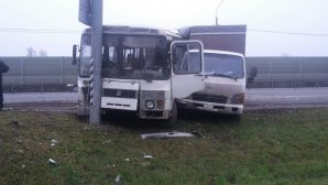 Три человека пострадали в ДТП автобуса и грузовика в Петушинском районе
