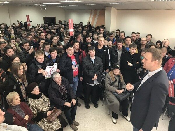 В Кемерове на встречу с Навальным пришли не более 500 человек