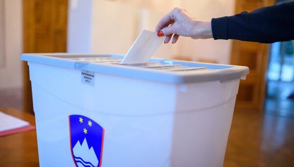 В Словении начался второй тур выборов президента