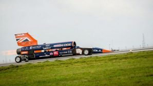 Болид Bloodhound Supersonic Car разгонят до 800 км в час?