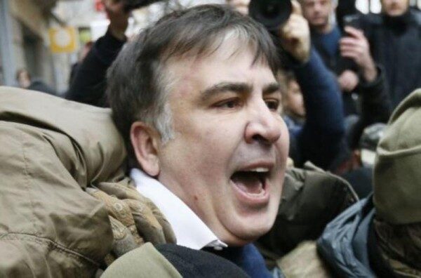 Депутат ВР Украины: Саакашвили пытался прорваться в гостиницу, чтобы помыться