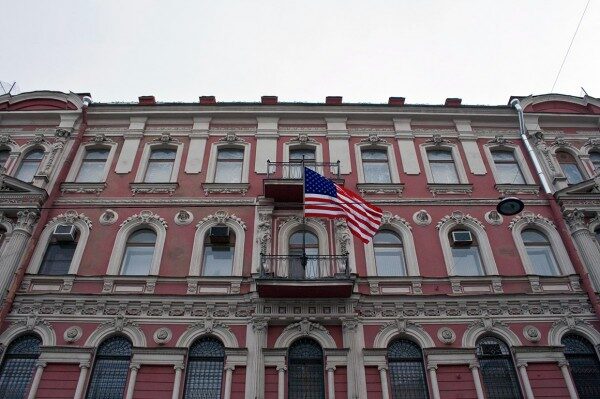 Консульства США возобновят выдачу виз в трёх российских городах