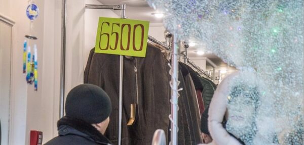 Полиция ищет, кто вынес 33 шубы из киевского магазина