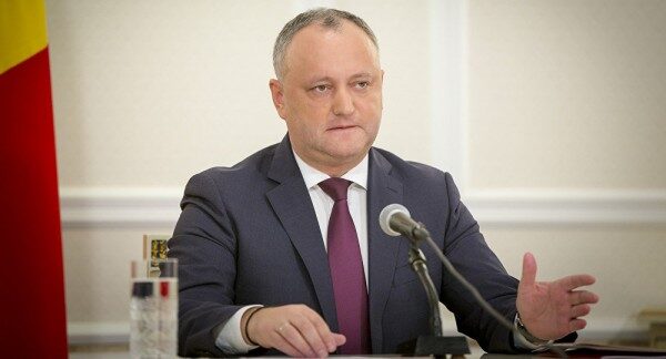 Президент Молдавии отправил в отставку шестерых министров