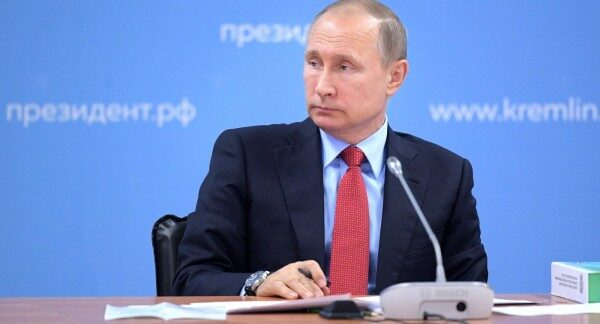 Путин заявил, что Россия в гонку вооружений втягиваться не будет