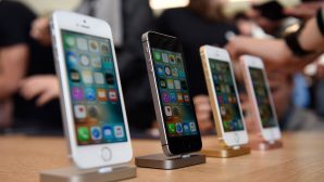 Смартфон Apple iPhone SE в России подешевел