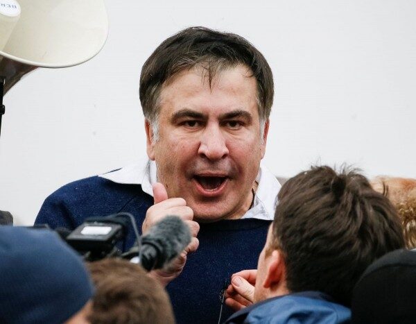 Соратники Саакашвили штурмуют здание Печерского суда