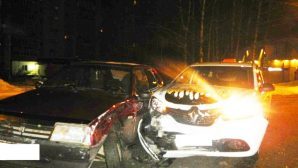В Костроме пьяный водитель протаранил автомобиль такси? и покалечил таксиста